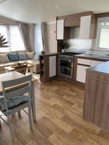 Cosy, Coastal Themed Holiday Home, Rockley Park, Poole, Dorset Bagian luar foto